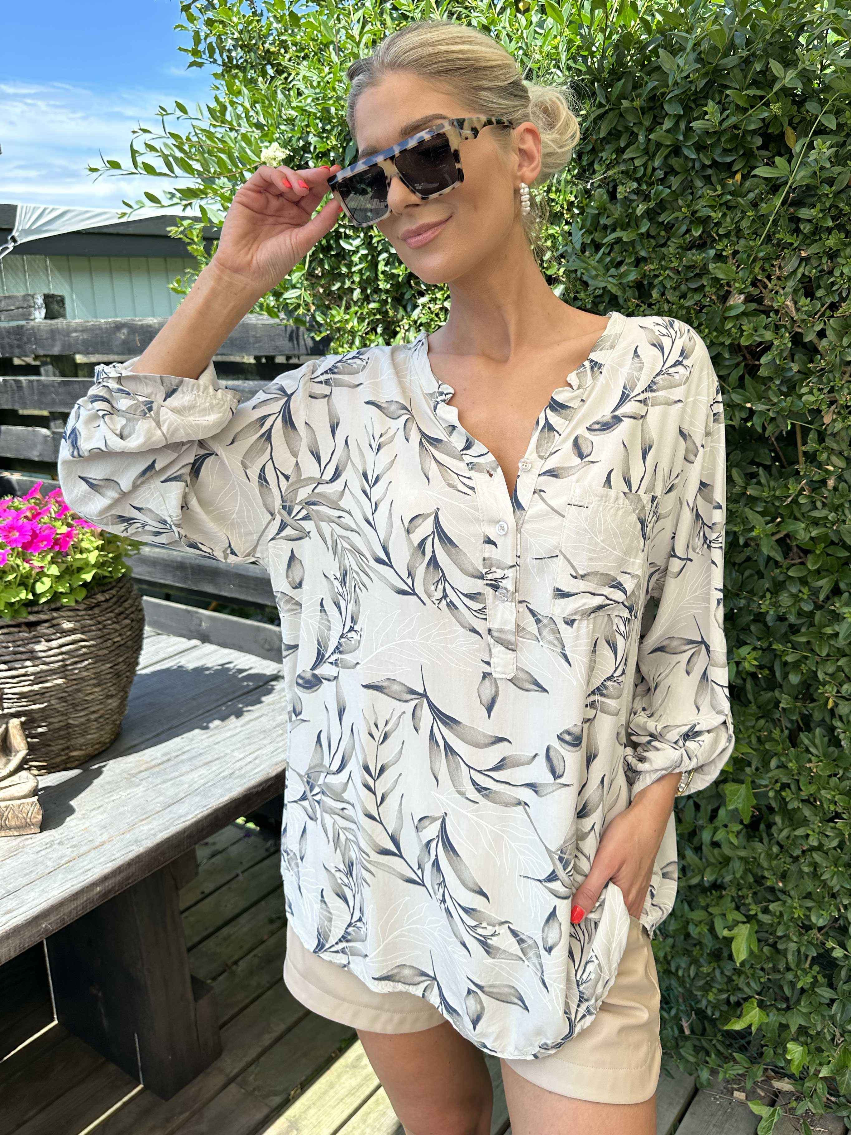 Sne - Fin skjorte i bomuld med blad motiver